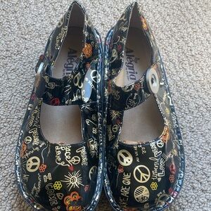 Alegría “Peace & Love” Patent Leather Mary Jane Shoes. Women’s Size 36/5.5-6